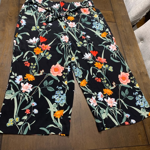 Brand new - never worn Loft floral cropped pants - Picture 2 of 7
